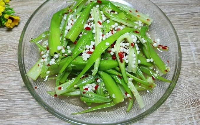 30 Indian Dark Green Tender Okra Seeds F1 Desi Bhindi Bendakaya भिन्डी - Early Variety First harvesting :40-45 Days After Sowing Planting Easy to Grow Outdoor Summer Garden (Abelmoschus esculentus)