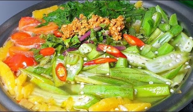30 Indian Dark Green Tender Okra Seeds F1 Desi Bhindi Bendakaya भिन्डी - Early Variety First harvesting :40-45 Days After Sowing Planting Easy to Grow Outdoor Summer Garden (Abelmoschus esculentus)