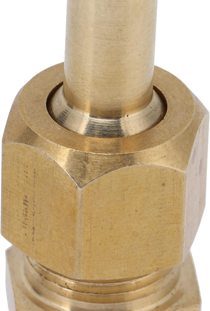 1/4 Brass Adjustable Fountain Nozzle, 360° Swivel Spray Head with Built in Valve, Water Feature and Pond Jet Sprinkler for Garden Pool Patio Decoration (2 points 1/4)