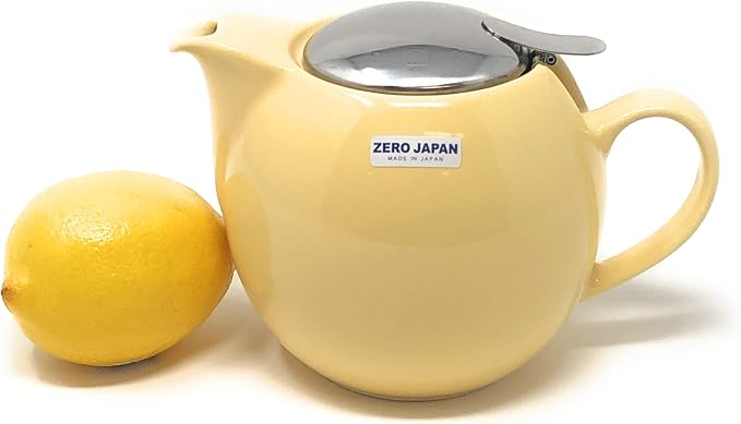 ZERO JAPAN Bee House Round Teapot For One, 24 Oz - Ceramic Tea Pot with Stainless Steel Lid and Infuser, Smooth-Pour Spout, Diswasher and Microwave Safe Tea Pots (Banana)