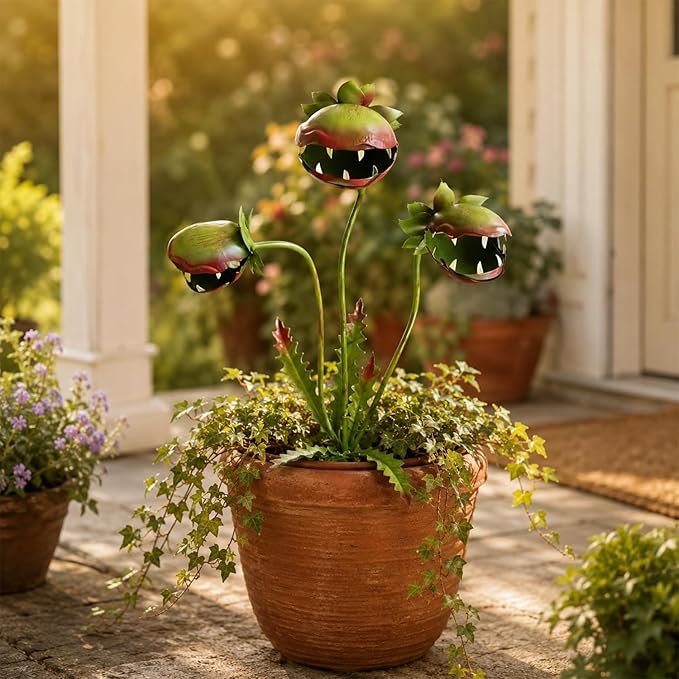 Whimsical Metal Carnivorous Plant Garden Stake, 25-inch Large Venus Flytrap Monster Plant Sculpture, Fun Outdoor Decorative Art Pieces for Lawns, Flower Pots, Flower Beds, Patios