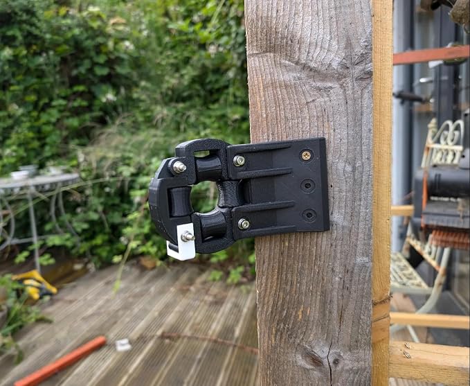 Garden Hose Corner Guide with Hinged Opening, Wall Mount, for Sheds, Posts and Buildings (with hinged opening)
