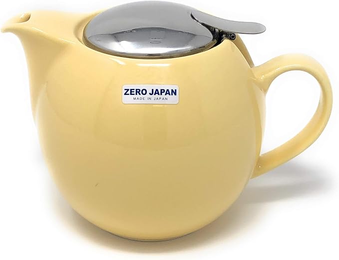 ZERO JAPAN Bee House Round Teapot For One, 24 Oz - Ceramic Tea Pot with Stainless Steel Lid and Infuser, Smooth-Pour Spout, Diswasher and Microwave Safe Tea Pots (Banana)