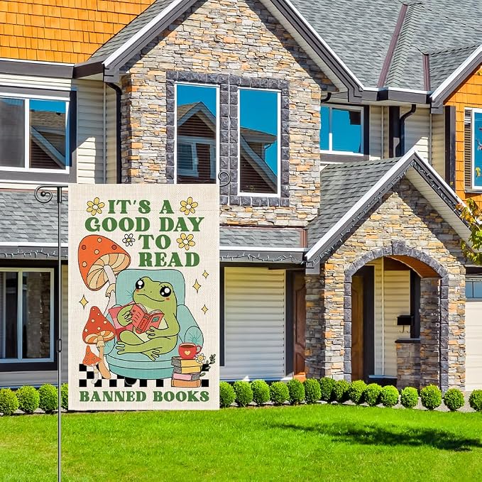 Perfectinsoy It's A Good Day To Read Banned Books Garden Flag, Funny Frog Banner, Community Welcome Yard Home Holiday Farmhouse Porch Patio Lawn Outdoors Decor, Outdoor Decor for Reader