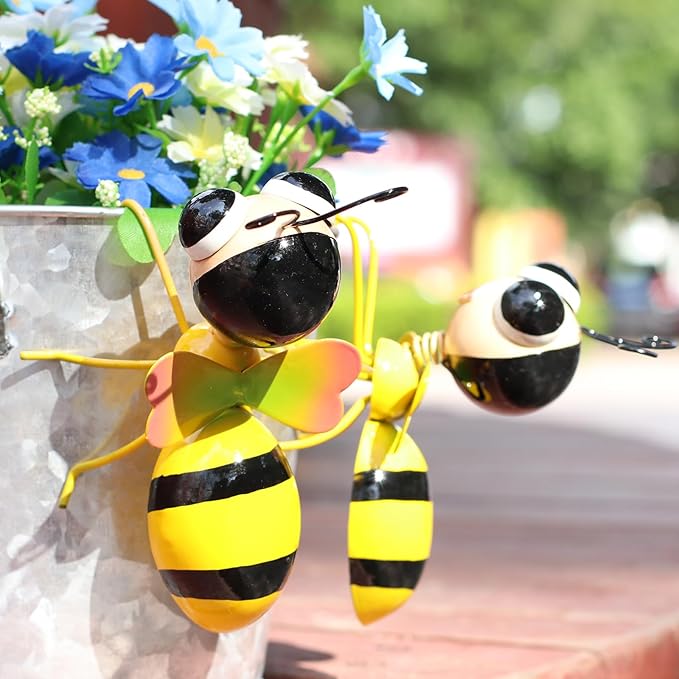 Cruis Cuka Metal Yard Art Garden Decor Cute Bee Lawn Ornament Hanging Wall Sculpture - Set of 2