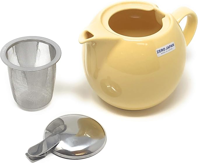 ZERO JAPAN Bee House Round Teapot For One, 24 Oz - Ceramic Tea Pot with Stainless Steel Lid and Infuser, Smooth-Pour Spout, Diswasher and Microwave Safe Tea Pots (Banana)