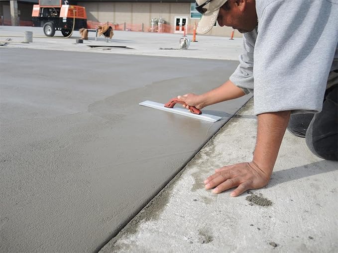 MARSHALLTOWN 20 Inch Beveled End Magnesium Hand Float, Concrete, 20 Inches, DuraSoft Handle, Cast Magnesium Blade, Made in the USA, 146D