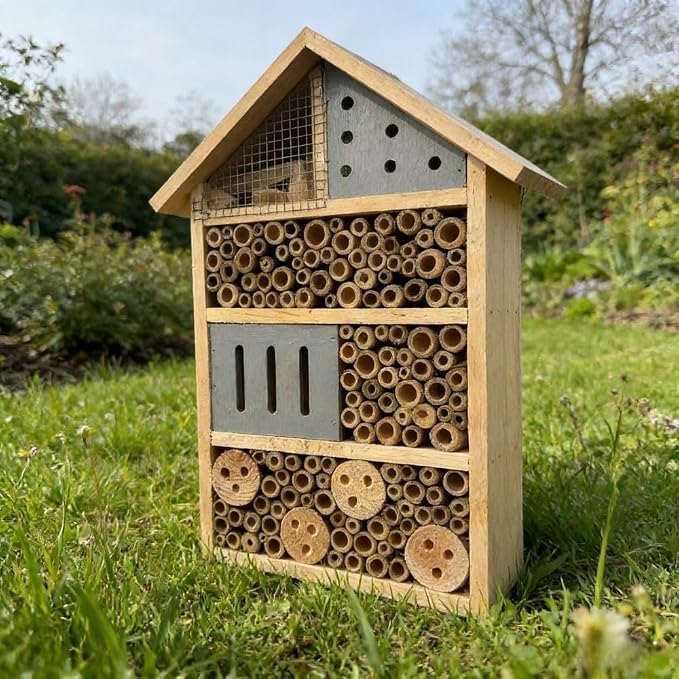 Lovebirds Natural Wooden Insect House, Cottage-Style bee Houses for the Garden - Weatherproof Insect Hotel Garden Decor for Backyard/Patio