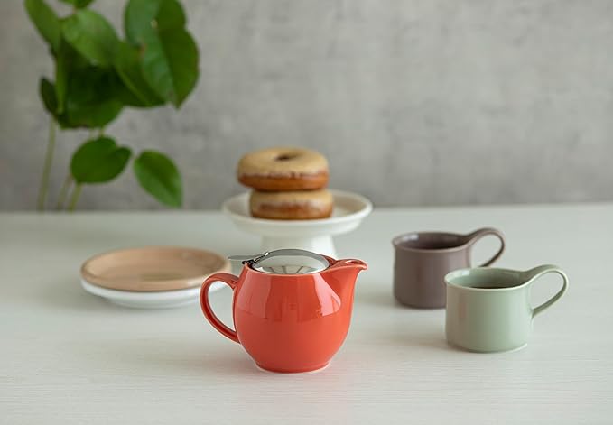 Zero Japan Bee House Round Teapot For One, 15 Oz - Ceramic Tea Pot with Stainless Steel Lid and Infuser, Smooth-Pour Spout, Diswasher and Microwave Safe Tea Pots (Banana)