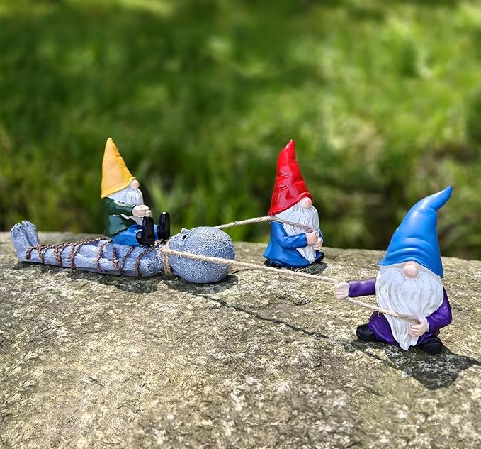 Garden Gnomes with Alien Figurine, Polyresin Naughty Gnome Statue for Patio Lawn Garden Porch Fence Outdoor Decoration