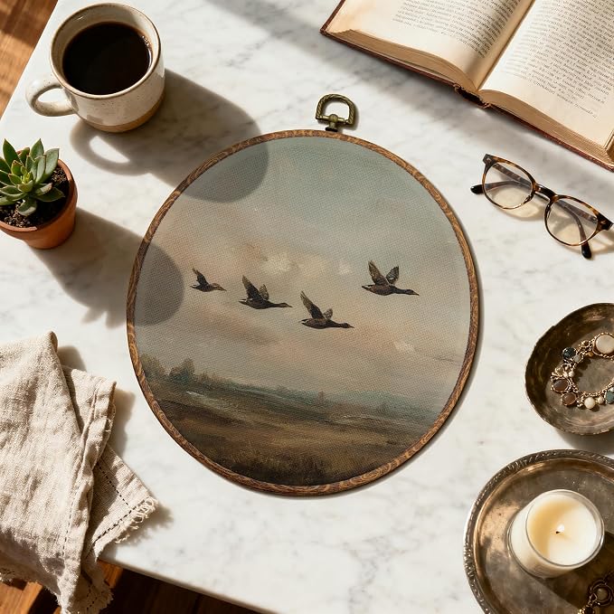 DOFQZ Vintage Flying Duck Round Wall Art Decor, Rustic Farmhouse Landscape Framed Wall Art, Retro Country Mallard Duck Canvas Wall Hanging Decor for Home Bedroom Living Room, 10x10