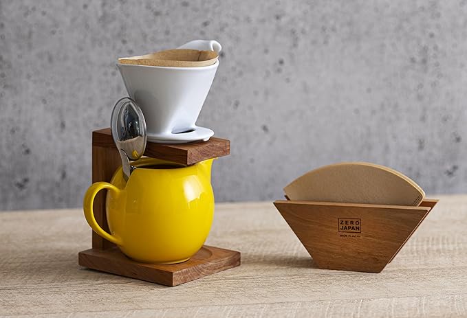 Zero Japan Bee House Round Teapot For One, 15 Oz - Ceramic Tea Pot with Stainless Steel Lid and Infuser, Smooth-Pour Spout, Diswasher and Microwave Safe Tea Pots (Pink)