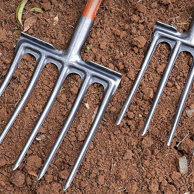 Digging Fork High Carbon Steel Garden Fork Anti Breakage Garden Digging Spading Fork for Farms Ranches (4 Tine)