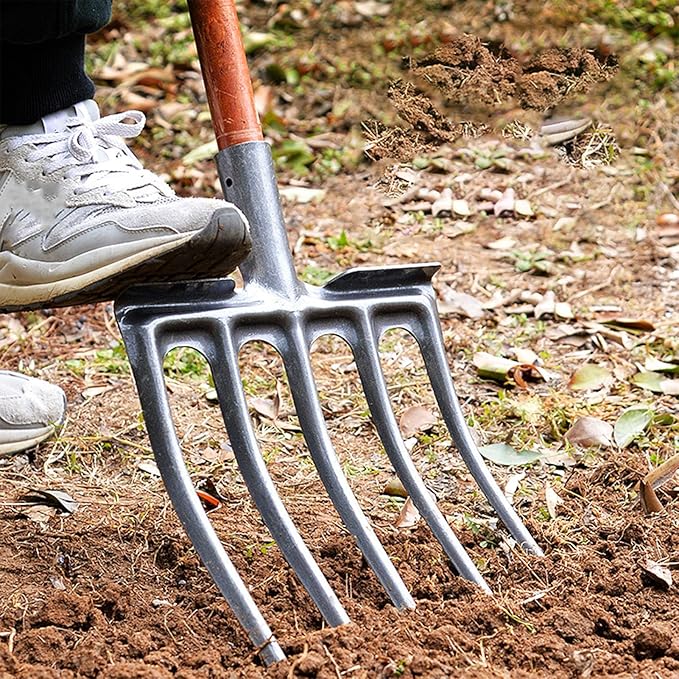 Digging Fork High Carbon Steel Garden Fork Anti Breakage Garden Digging Spading Fork for Farms Ranches (4 Tine)