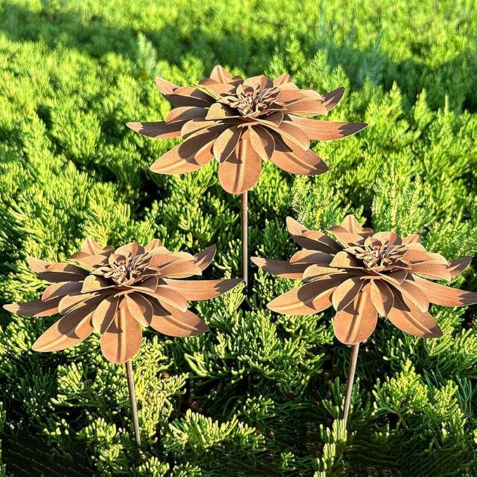 Rusty Outdoor Daisy Flower Metal Yard Stake, 20x4.7 Inch Large Rusted Iron Art Flower Garden Decoration, Weather-Resistant Garden Ornament for Lawn, Pathway, Patio, or Planter (Metallic)