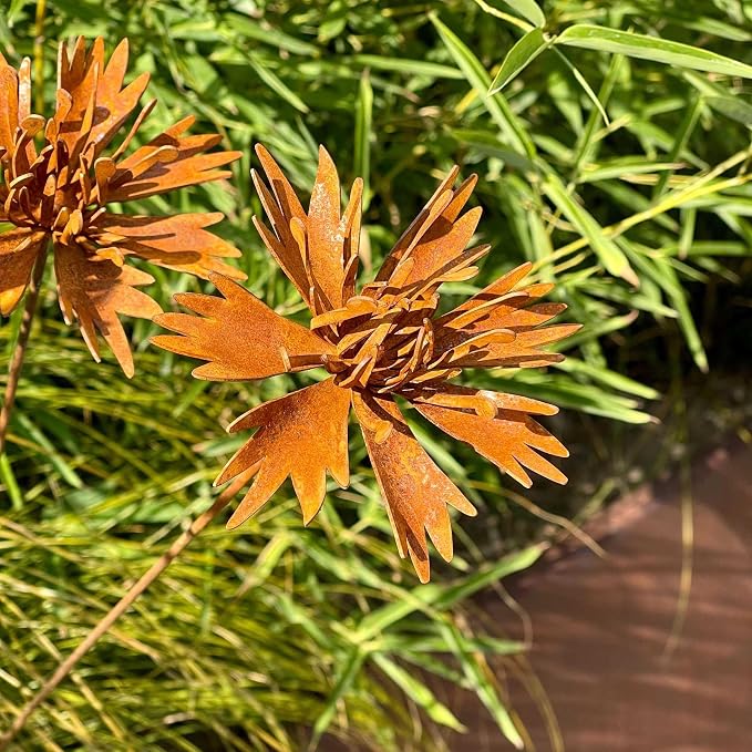Rusty Outdoor Daisy Flower Metal Yard Stake, 15.7x6.7 Inch Rusted Iron Art Flower Garden Decoration, Weather-Resistant Garden Ornament for Lawn, Pathway, Patio, or Planter (Coffee)