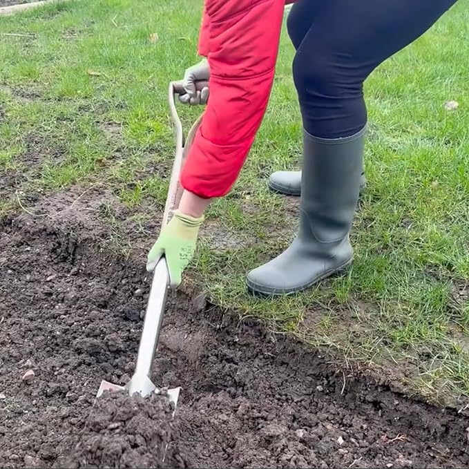 Spear & Jackson Traditional Stainless Border Spade, Mirror-Polished Stainless Steel Head, Weatherproofed Hardwood Shaft, Ergonomic Wishbone Handle
