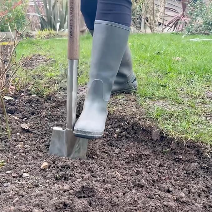 Spear & Jackson Traditional Stainless Border Spade, Mirror-Polished Stainless Steel Head, Weatherproofed Hardwood Shaft, Ergonomic Wishbone Handle